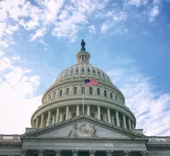 chiekashi16-us-capitol-dome-american-flag-on-clear-blue-day.jpg