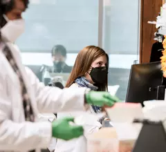 A team of researchers at Gladstone, including Bárbara González Terán shown here seated, developed a novel algorithm method for identifying genetic variants that are likely to play important roles in congenital heart disease. This opens up opportunities to accelerate research into this serious condition. Photo by Michael Short/Gladstone Institutes