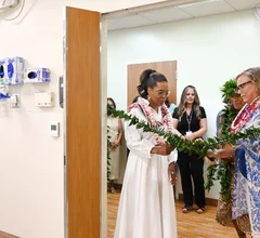 oprah-at-ct-scanner-blessing-with-kahu-kimokeo-and-imaging-director-kelly-combs_web-1024x682.jpeg