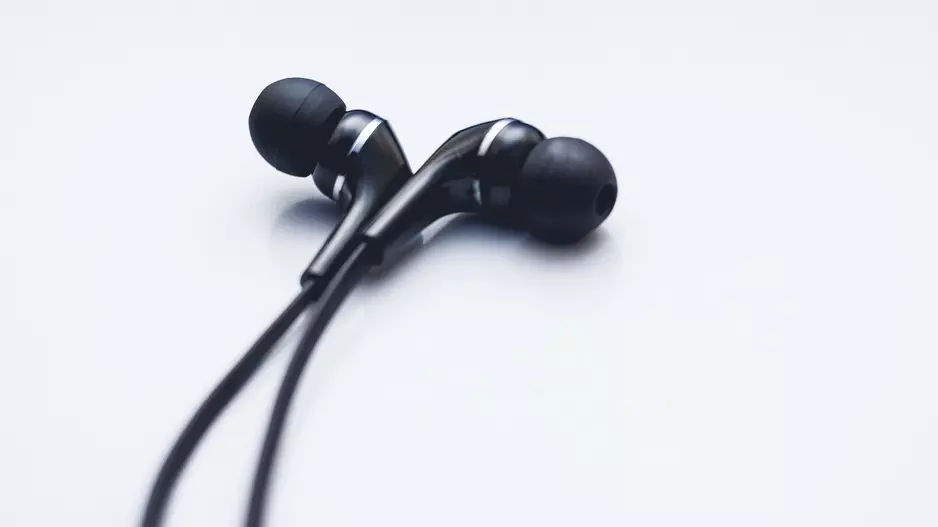 Earbuds | Headphones Thumbnail
