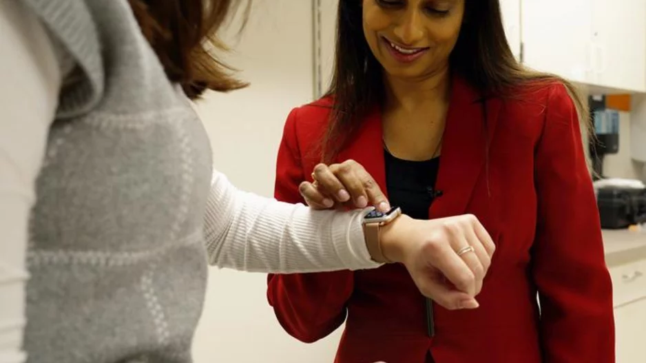 A majority of Americans use a device to monitor their heart health, according to a new survey commissioned by The Ohio State University Wexner Medical Center. However, just 25% of those users take that extra step and share their data with a cardiologist or primary care provider.