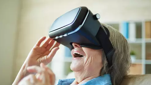 elderly patient using virtual reality TAVR transcatheter aortic valve replacement