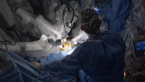 Robotic aortic valve replacement (RAVR) is a new minimally invasive treatment option for symptomatic severe aortic stenosis (AS) that uses advanced robotic surgical systems. It has already started gaining momentum as an alternative to both surgical aortic valve replacement (SAVR) and transcatheter aortic valve replacement (TAVR). 