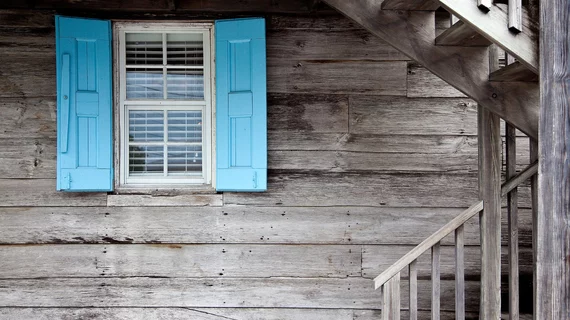 shutters-669296_1920.jpg