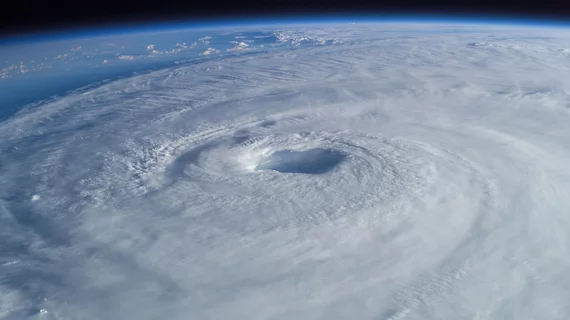tropical-cyclone-63124_1920.jpg