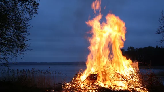 fire-123784_1920.jpg