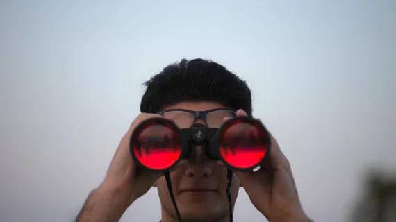 binoculars_focus.jpg