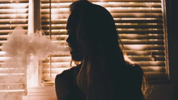 vaping_teen.jpg