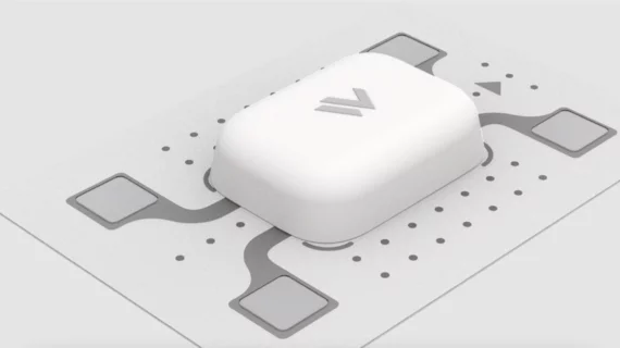 WearLinq's eWave six-lead wearable ECG monitor. The eWave device, which works in tandem with a user’s smartphone to deliver long-term monitoring services. The eWave device can last up to five days on a single charge, and it sends automated alerts when the battery is low or signal quality suggests a new patch is required. 